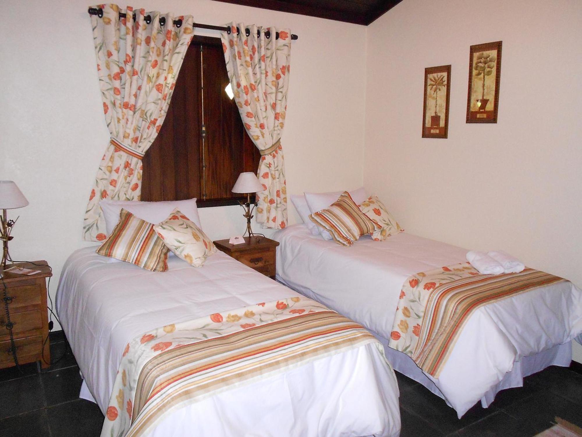 Country Ville Hotel เตเรซอโปลิส ห้อง รูปภาพ